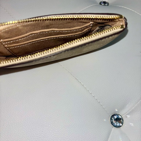 NEW Coach Signature Coated Canvas Heart Print Corner Zip Wristlet - Picture 12 of 15